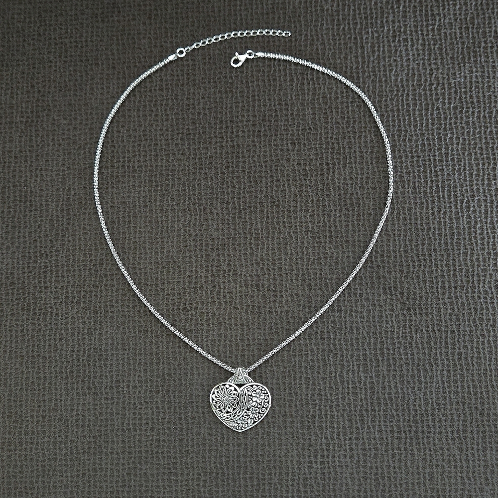 Annika Witt Sterling Silver🤍 Scroll📜 Heart❤ Pendant Necklace - NWT - Picture 3 of 16